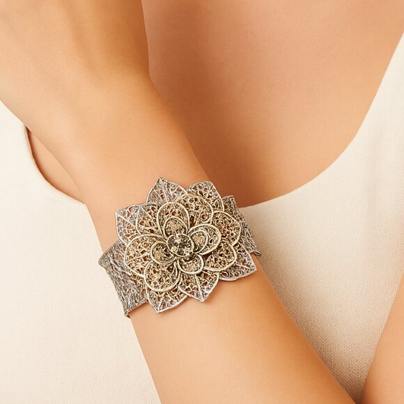 Vintage-Style Silver Filigree Floral Cuff Bracelet – Adjustable - Picture 1 of 6